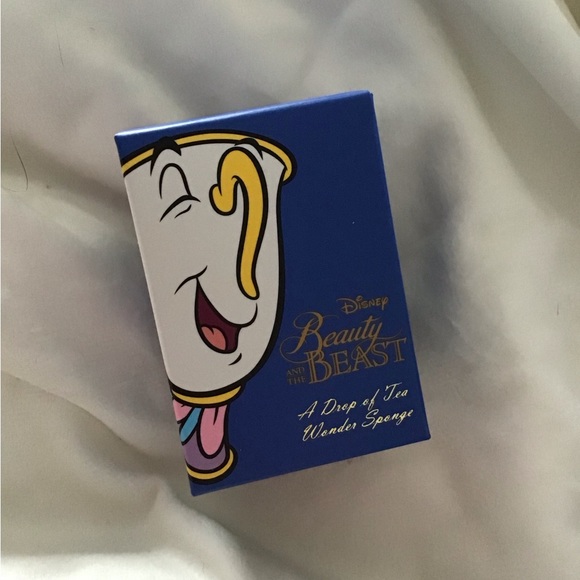 🎁 Disney Beauty And The Beast Bundle 18 pcs in Themed Box Brush Set, mirror,bag - Picture 4 of 12